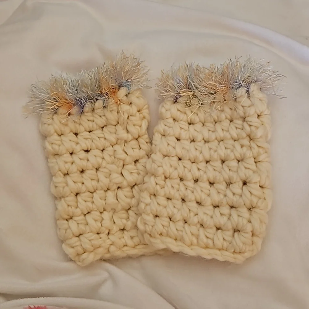 HANDMADE Cream Crochet Fingerless Shaggy Eyelash Trim Mitt Gloves